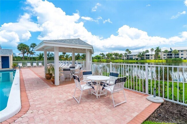 Foto del edificio - 5539 NE Gulfstream Way