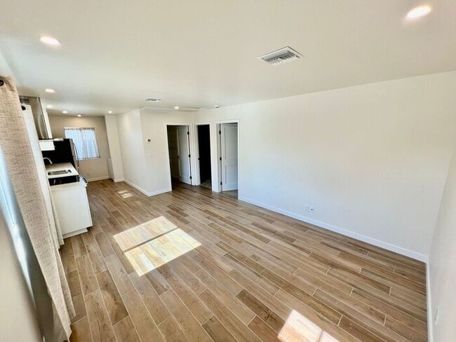 Foto del edificio - Brand New Modern & Private 2-Bed, 1-Bath A...