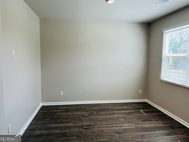 Building Photo - 19 White Spruce Wy