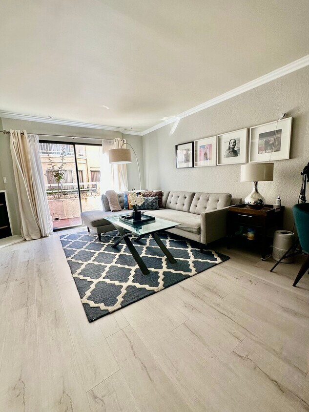 Foto principal - 431 W Lexington Dr