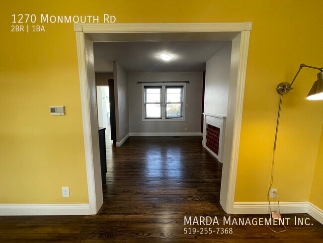 Photo du bâtiment - COZY & SPACIOUS 2 BED / 1 BATH UNIT IN WAL...