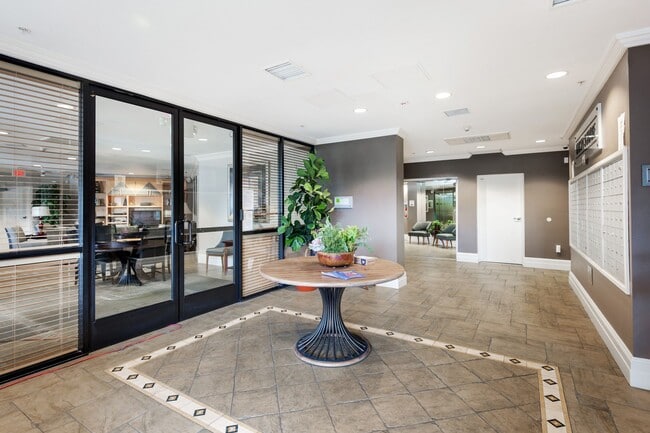 Foto del edificio - East Village 2 Bedroom at Union Square! 2 Parking Spaces!