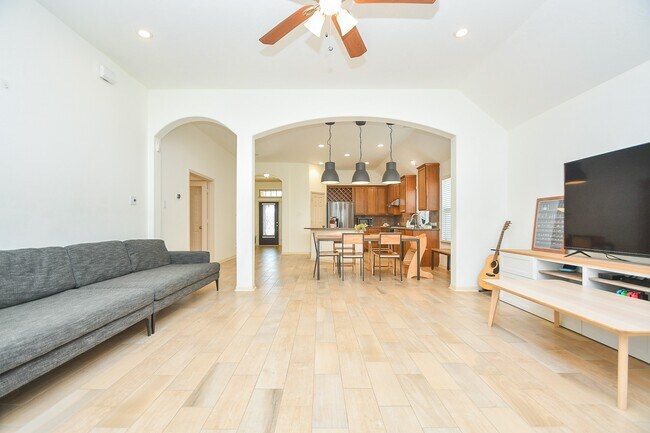 Foto del edificio - 16814 Ranger Ridge Dr