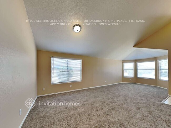 Building Photo - 9832 E Olla Ave