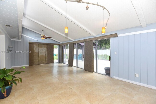 Foto del edificio - 781 Little Pine Dr