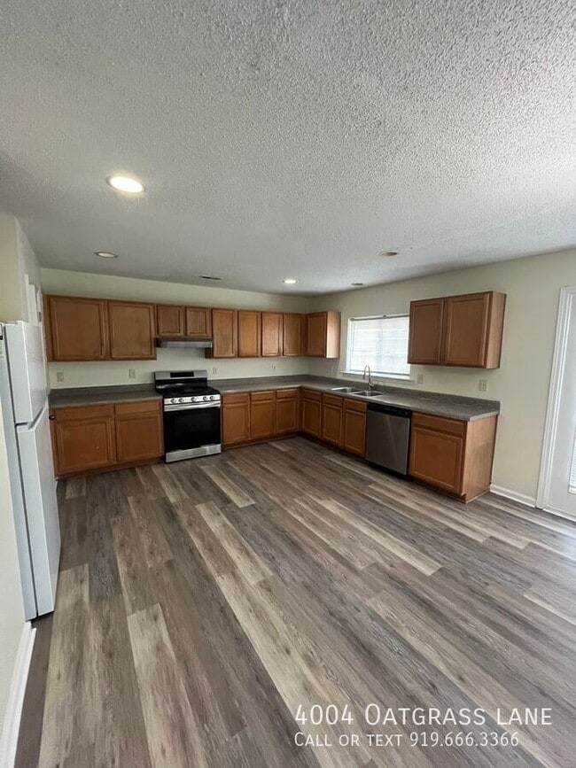 Building Photo - 4004 Oatgrass Ln