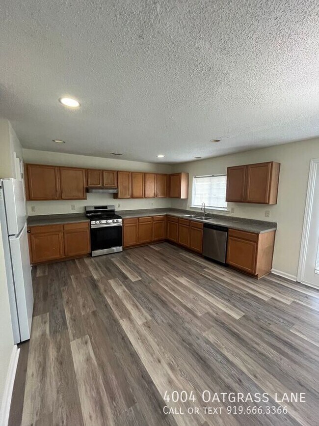 Foto del edificio - 4004 Oatgrass Ln