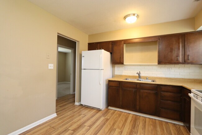 Building Photo - 6629 Ashbrooke Drive