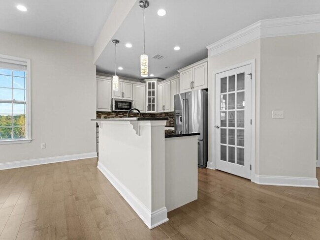 Foto del edificio - 115 Corning Fairbanks Way