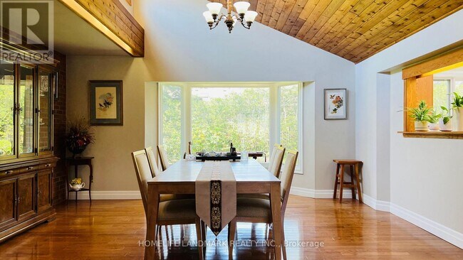 Photo du bâtiment - 1395 Devon Rd