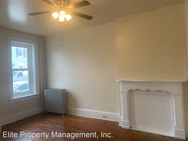 Building Photo - 2 br, 1 bath House - 373 W. King St. 1st. Flr