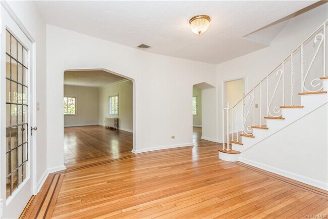 Building Photo - 71 Beechtree Dr