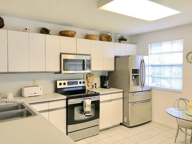 Building Photo - 6593 Via Regina