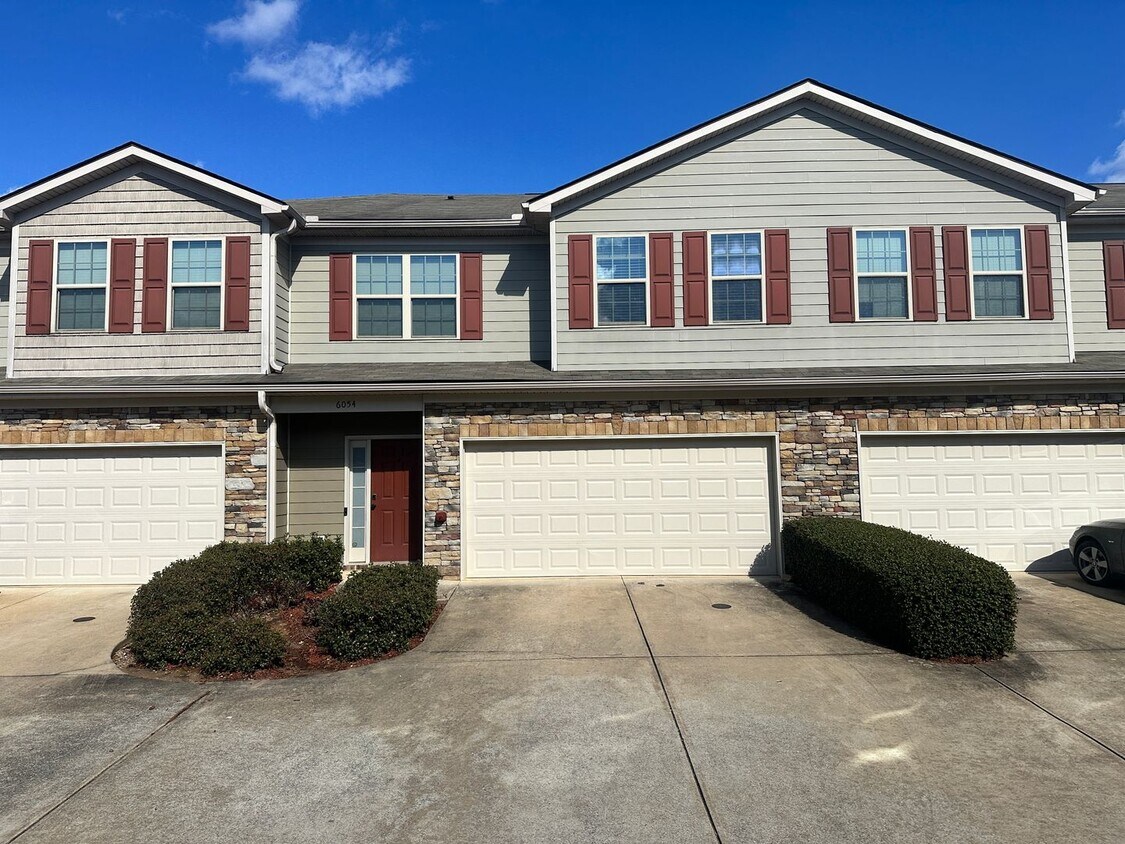 Primary Photo - Towne House Living in the Center of the City!