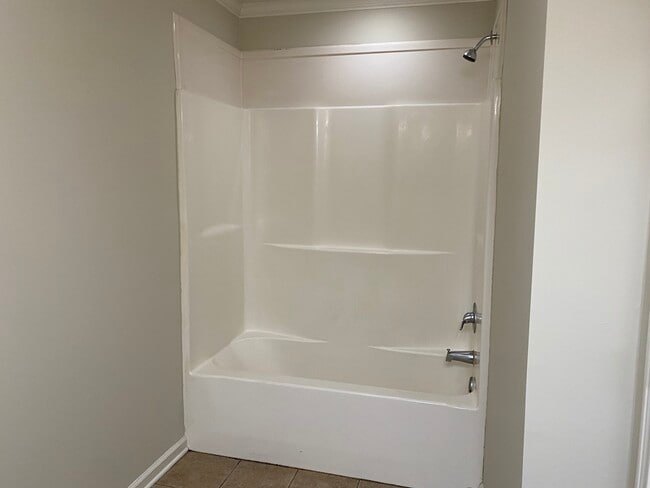 Upstairs Bathroom - 109 Deraney Ln