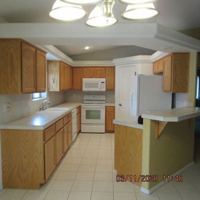 Building Photo - 3 bedroom 2 bath home with 3 car garage and RV parking