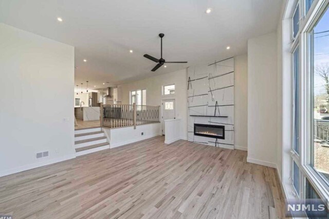 Building Photo - 520 6th St