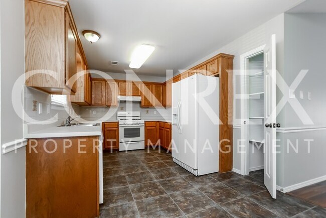 Building Photo - Gorgeous 3 Bedroom with Great Location in ...