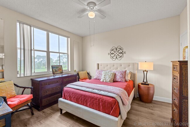 Building Photo - 2080 Greenview Shores Blvd