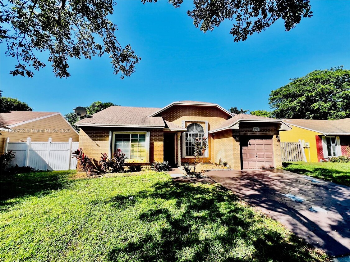 Primary Photo - 1430 SW 85th Terrace