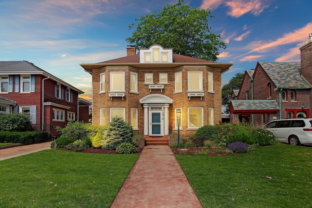 Primary Photo - 2018 Michigan Blvd