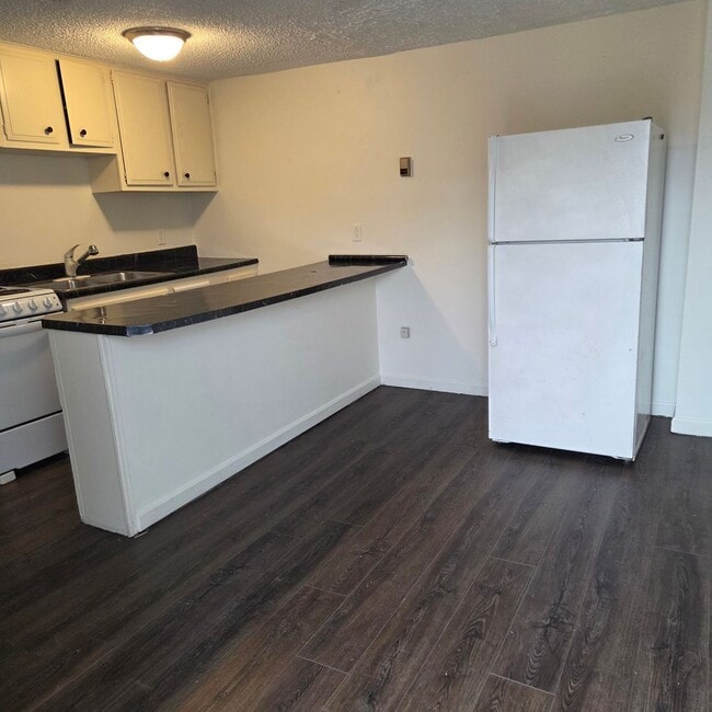 Building Photo - Welcome to Smryna!