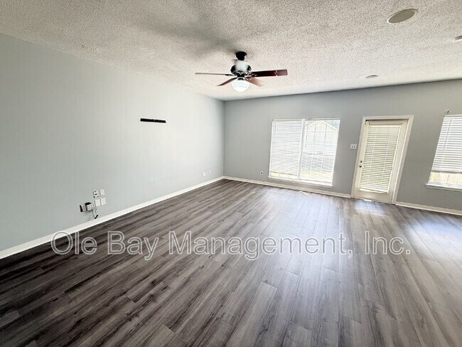 Foto del edificio - 740 Copperfield Dr W