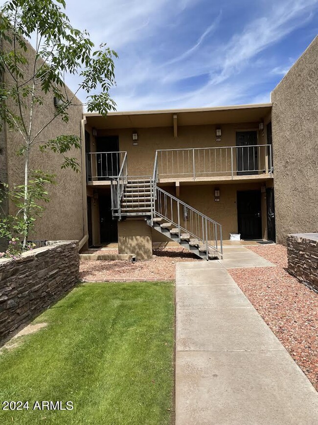 Building Photo - 3825 E Camelback Rd