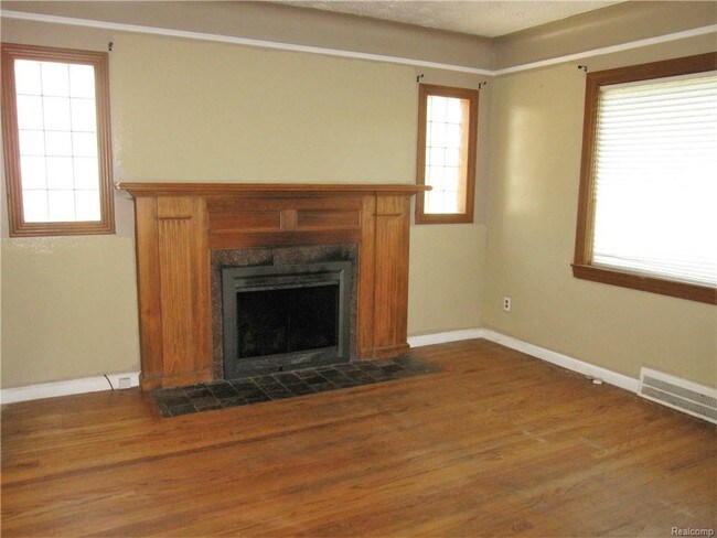Building Photo - 12753 Catalpa St
