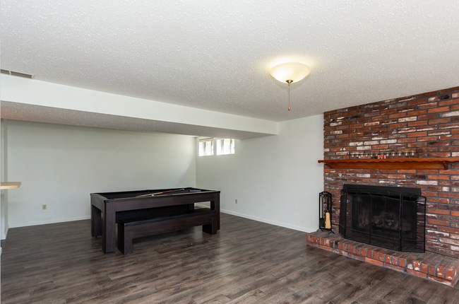 Building Photo - 743 Eaglebrooke Dr