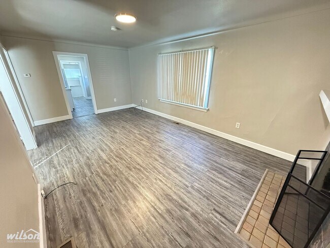 Foto del edificio - Move-In Ready 3-Bedroom with Fresh Finishes & Basement Space