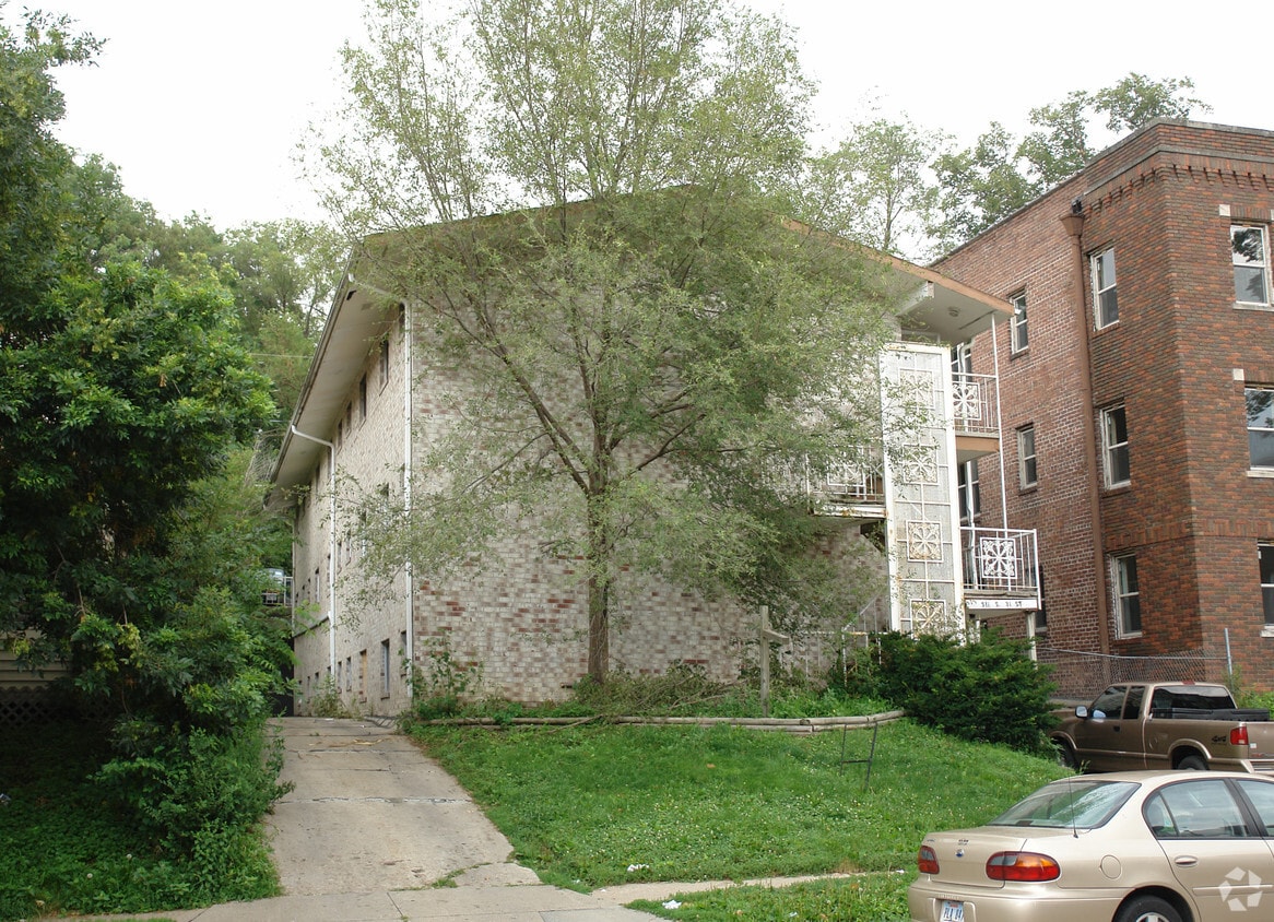 Building Photo - The Slip In