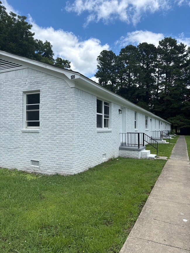 Building Photo - 916 Monroe Ave