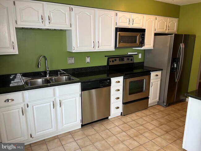 Foto del edificio - 2940 Winters Chase Way