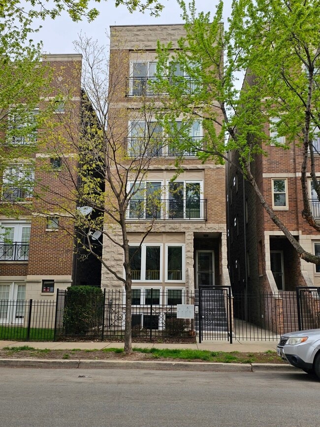 Foto del edificio - 2318 W Harrison St