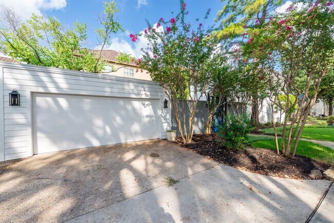 Building Photo - 7703 Bobbitt Ln