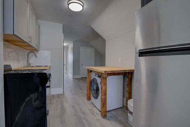 Kitchen - 463 Main St
