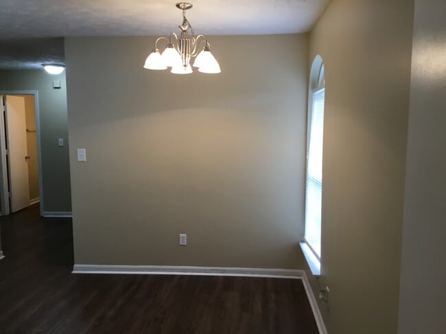 Foto del edificio - 2040 Theodore Dr