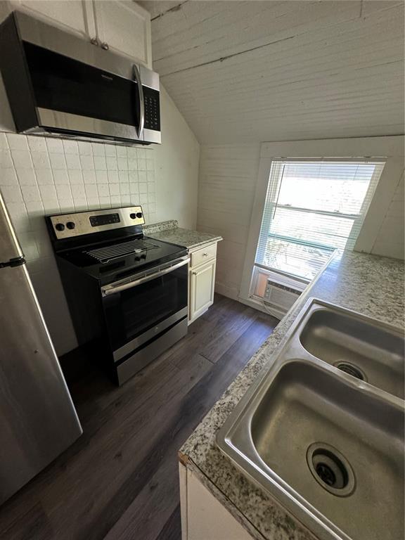 Building Photo - 7306 Earlwood Ave