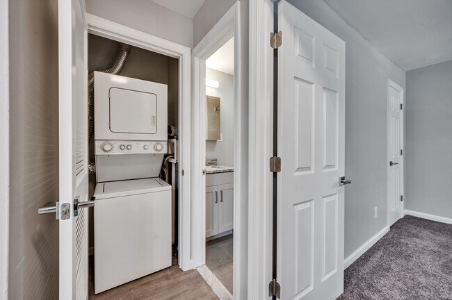 Lavadora y secadora incluidas en cada vivienda. - Greenview Gardens