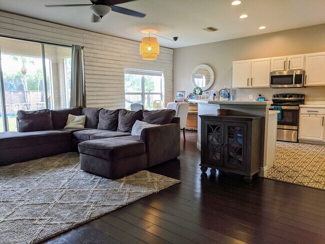 Living room - 8320 Silver Birch Way