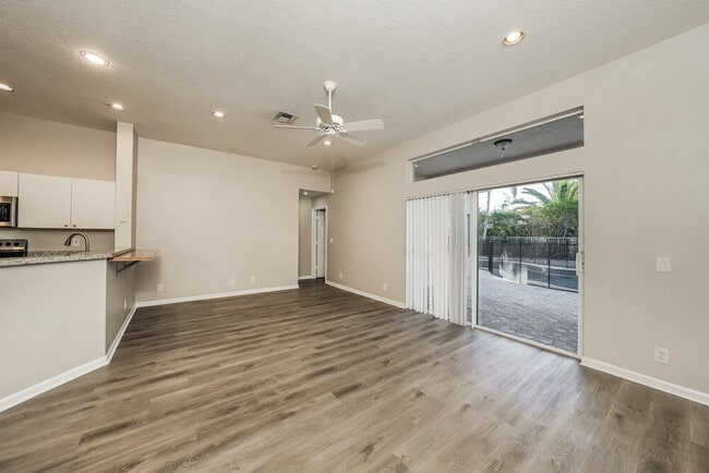 Foto del edificio - 966 Bluewood Terrace