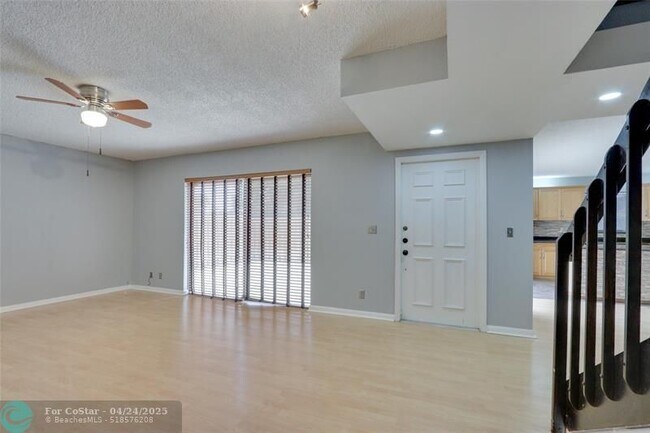 Building Photo - 4091 Palm Bay Cir