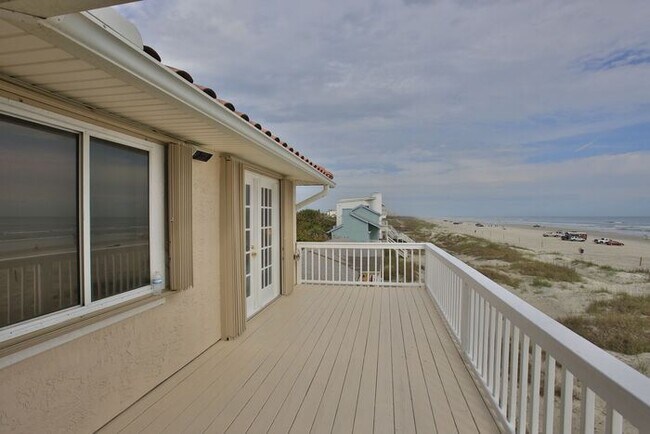 Foto del edificio - Oceanfront Furnished Vacation home 4 bedro...