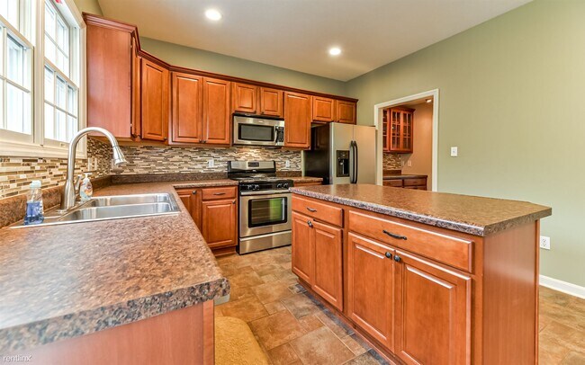 Building Photo - 369 Marshall Heights Dr