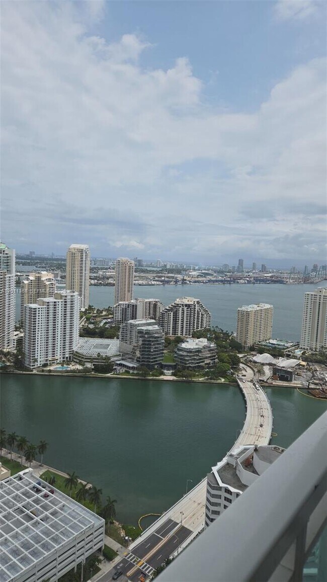 Foto del edificio - 950 Brickell Bay Dr