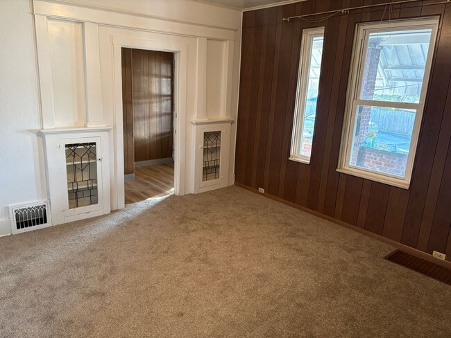 Photo - 705 Short St Apartment