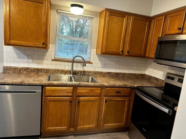 Building Photo - 1513 Mc Clellan Dr