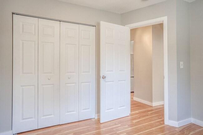 Building Photo - 744 Polk St NE