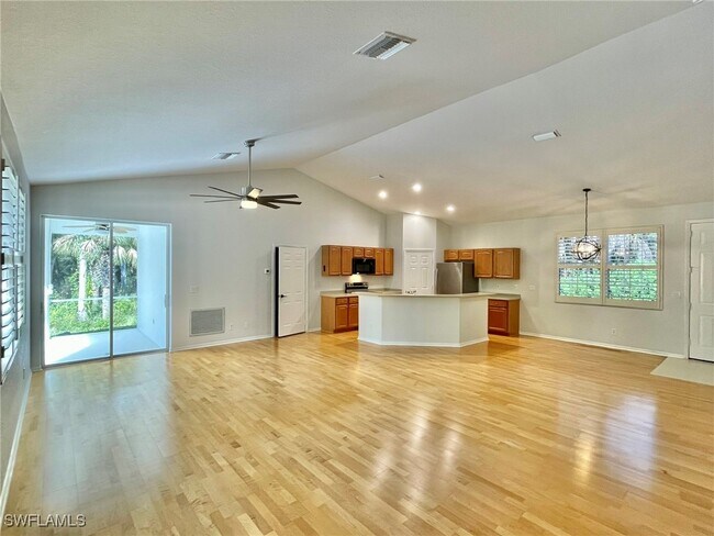 Foto del edificio - 6171 Lancewood Way